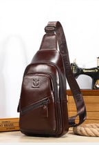 Sacoche Poitrine Homme en Cuir avec Câble USB Intégré